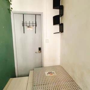 油麻地宝翠大厦01室B房-限男生，油麻地地铁上盖，近医院市场，四大校全部15分钟内通勤