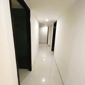 尖沙咀汉宜大厦C室独卫单间3房，尖沙咀站上盖，尖东站步行5分，理工步行+巴士12分钟到校