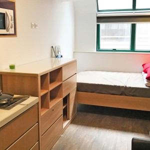 尖沙咀汉宜大厦双人间H62/H63，尖沙咀地铁步行1分钟，理工步行12分钟，都会18分