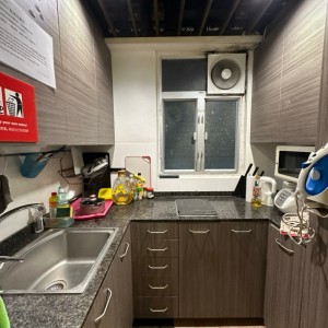 北角炮台山联和大厦84号/85号房双人间，炮台山站步行1分，港大乘港铁直达22分钟