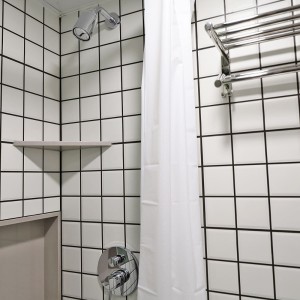 炮台山五洲大厦单人床间159号，仅限女生，港大乘港铁直达全程22分钟，炮台山站步行2分钟