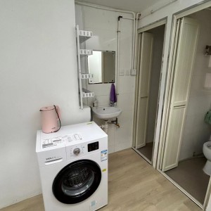 旺角弥敦道利威大厦C室D房-限女生,旺角地铁站上盖，四大校15分钟内通勤