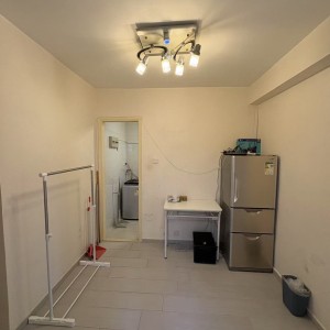 旺角广辉大厦B室C房-限男生，都会步行+巴士12分到校，城大浸会15分钟即达，旺角核心