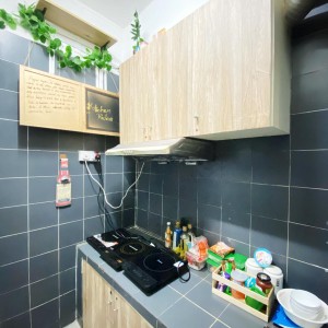 油麻地宝翠大厦01室B房-限男生，油麻地地铁上盖，近医院市场，四大校全部15分钟内通勤