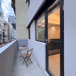 中环士丹顿街MIJ Living两室一厅+露台，中环SOHO中心地带，中环站步行10分，港大通勤15分