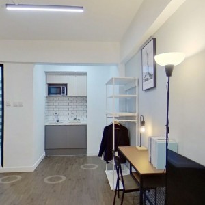 上环永乐街MIJ StudioA房，上环站步行2分，港大通勤8分，旺中带静精致单间