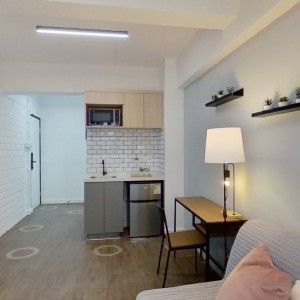 上环永乐街MIJ StudioD房，上环站步行2分，港大通勤8分，旺中带静精致单间