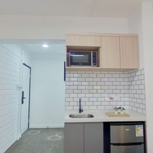 上环永乐街MIJ StudioD房，上环站步行2分，港大通勤8分，旺中带静精致单间