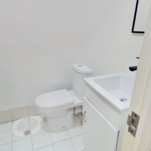 上环永乐街MIJ StudioE房，上环站步行2分，港大通勤8分，旺中带静精致单间