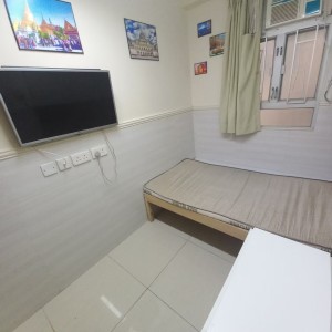 上环德辅道中studio106室，上环站步行1分，港岛线直达港大仅需5分，周边生活设施丰富
