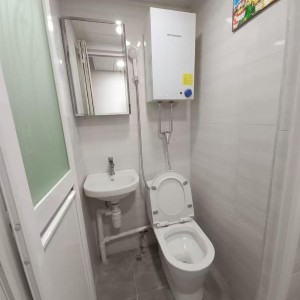 上环德辅道中studio106室，上环站步行1分，港岛线直达港大仅需5分，周边生活设施丰富