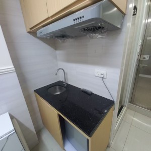 上环德辅道中studio106室，上环站步行1分，港岛线直达港大仅需5分，周边生活设施丰富