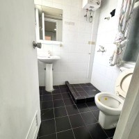 观塘协和街仁富大厦女生宿舍，三室双卫有客厅带阳台