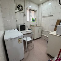 皇后大道西304号女生宿舍，1楼三室双卫