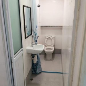 上环德辅道中203室，两室一厅整租，上环站步行1分，港岛线直达港大仅需5分，周边生活设施丰富