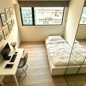 西营盘德辅道西东煌公寓玻璃大窗双人房，港大一站通勤12分即达，地铁站步行3分，电梯洋房拎包入住