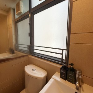 油麻地弥敦道独卫学生公寓KASA单人间13号房，油麻地地铁C口上盖，九龙四校通勤15分钟内，整栋电梯公寓