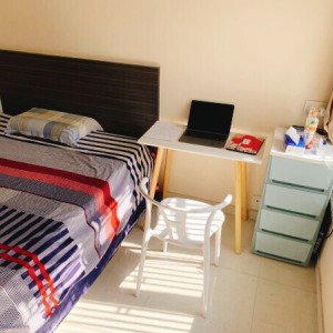 马鞍山中心1座9楼E室C房，仅限男生，马鞍山地铁站步行1分，中文大学全程20分，电梯洋房居住舒适