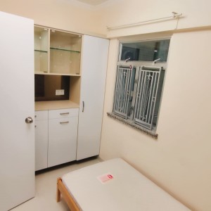 马鞍山中心1座9楼E室E房，仅限男生，马鞍山地铁站步行1分，中文大学全程20分，电梯洋房居住舒适