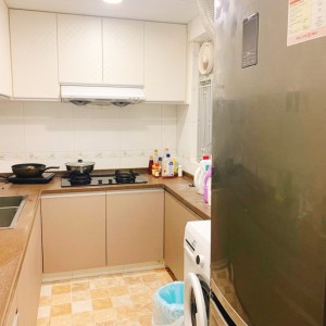 马鞍山中心1座9楼E室E房，仅限男生，马鞍山地铁站步行1分，中文大学全程20分，电梯洋房居住舒适