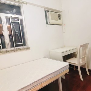 马鞍山中心1座24楼E室E房，仅限女生，马鞍山地铁站步行1分，中文大学全程20分，电梯洋房居住舒适