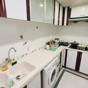 旺角东黑布街一期女生单间2号/3号房-4k不到可享四室两卫套房，旺角站步行5分，交通便利理工城大浸会优选