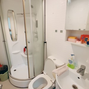 旺角东黑布街一期女生单间2号/3号房-4k不到可享四室两卫套房，旺角站步行5分，交通便利理工城大浸会优选