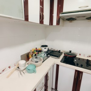 旺角东黑布街一期女生单间2号/3号房-4k不到可享四室两卫套房，旺角站步行5分，交通便利理工城大浸会优选