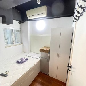 尖沙咀乐道龙华大厦studio7楼A室F房-理工步行+巴士11分钟到校，纯步行17分，尖沙咀站步行2分，巴士总站在大厦门口