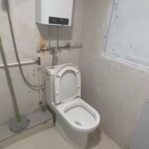 旺角弥敦道振宜大厦4楼A2室独卫套房，配超大阳台厨房和卫生间，步行1分到旺角站，四校通勤15分钟内