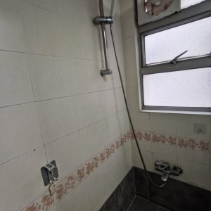 新界粉岭名都2座21G室2号房女生单间，高级住宅下楼即是粉岭站，17分钟即可搭乘中大校巴，15分钟即达深圳