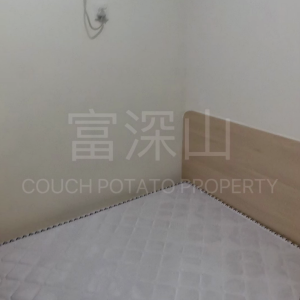 新界粉岭中心B507室1号房女生单间，电梯私人屋苑，东铁线3站到中文大学校巴点，14分钟到深圳口岸