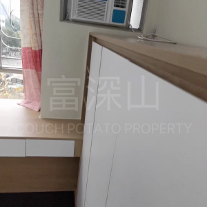 新界粉岭中心B507室2号房女生单间，电梯私人屋苑，东铁线3站到中文大学校巴点，14分钟到深圳口岸