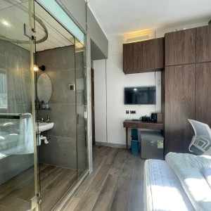深水埗南昌街太子公馆7号房，酒店式格局独卫单间配L型大窗，南昌站深水埗站步行10分，城大浸会乘巴士16分
