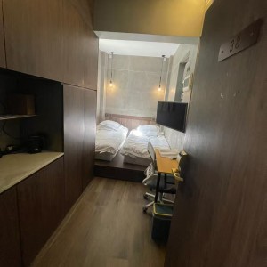 深水埗南昌街太子公馆8号房，酒店式格局独卫单间超大储藏空间，南昌站深水埗站步行10分，城大浸会乘巴士16分
