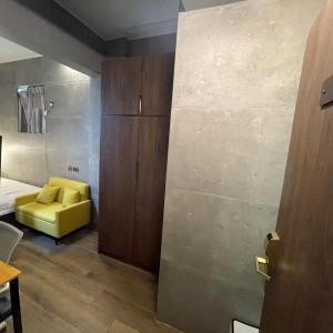 深水埗南昌街太子公馆9号房，酒店式格局独卫单间，日式床台房间超大，南昌站深水埗站步行10分，城大浸会乘巴士16分