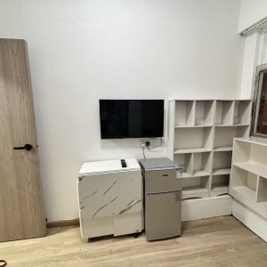 尖沙咀金马伦道有侨大厦5楼A室D房带电梯studio，尖沙咀站步行2分，理工步行10分，都会大学坐巴士16分即达