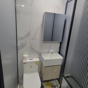 尖沙咀海景大厦6楼前座E房studio，尖沙咀站步行5分，尖东站步行2分，理工步行12分即达