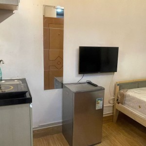 香港岛铜锣湾加路连山道加路连大楼7楼13A室3号房studio，步行4分到铜锣湾站，演艺学院仅需1站，港大港铁10分直达