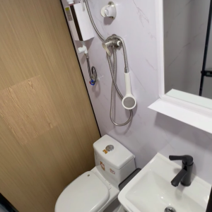 油麻地上海街KOPI339学生公寓A1房上下铺双人间，油麻地地铁站步行3分，理工西九龙校区步行10分，都会通勤17分
