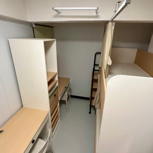 油麻地上海街KOPI339学生公寓B1/C1房普通双人间，油麻地地铁站步行3分，理工西九龙校区步行10分，都会通勤17分