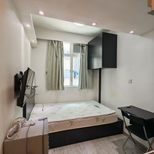 佐敦宝灵街11A号1楼B房studio-巴士+步行10分钟即达理工，纯步行1.1公里，最近地铁步行3分，配干湿分离卫浴