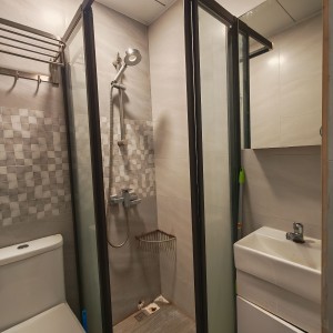 佐敦宝灵街11A号1楼B房studio-巴士+步行10分钟即达理工，纯步行1.1公里，最近地铁步行3分，配干湿分离卫浴