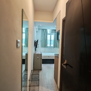 佐敦宝灵街11A号1楼B房studio-巴士+步行10分钟即达理工，纯步行1.1公里，最近地铁步行3分，配干湿分离卫浴