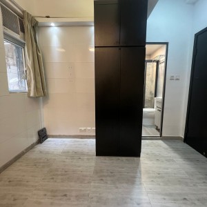 佐敦宝灵街11A号1楼D房studio-巴士+步行10分钟即达理工，纯步行1.1公里，最近地铁步行3分，配干湿分离卫浴