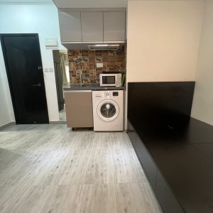 佐敦宝灵街11A号1楼D房studio-巴士+步行10分钟即达理工，纯步行1.1公里，最近地铁步行3分，配干湿分离卫浴