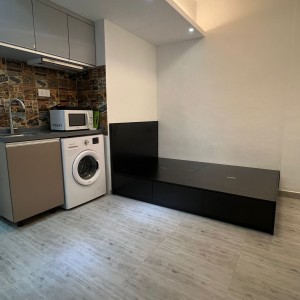 佐敦宝灵街11A号1楼D房studio-巴士+步行10分钟即达理工，纯步行1.1公里，最近地铁步行3分，配干湿分离卫浴