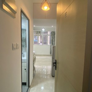 港岛鲗鱼涌英皇道丽华楼1楼F房E室studio，鲗鱼涌站步行2分，港大地铁9站直达不用爬坡，演艺学院乘坐5站