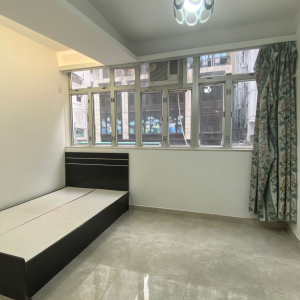 港岛鲗鱼涌英皇道丽华楼1楼F房E室studio，鲗鱼涌站步行2分，港大地铁9站直达不用爬坡，演艺学院乘坐5站