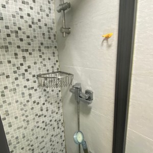 港岛鲗鱼涌英皇道丽华楼1楼F房E室studio，鲗鱼涌站步行2分，港大地铁9站直达不用爬坡，演艺学院乘坐5站